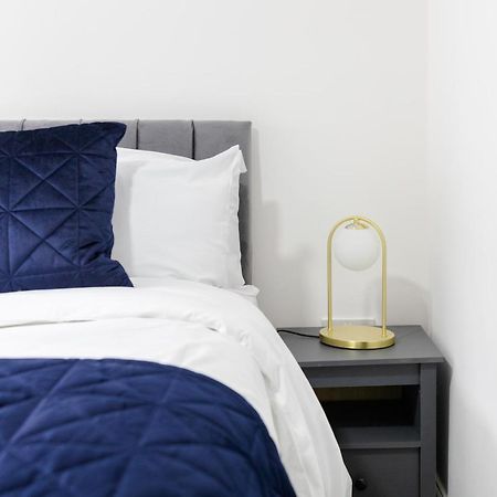 Chic Urban 2 Bedroom Apartments Cardiff Exterior photo