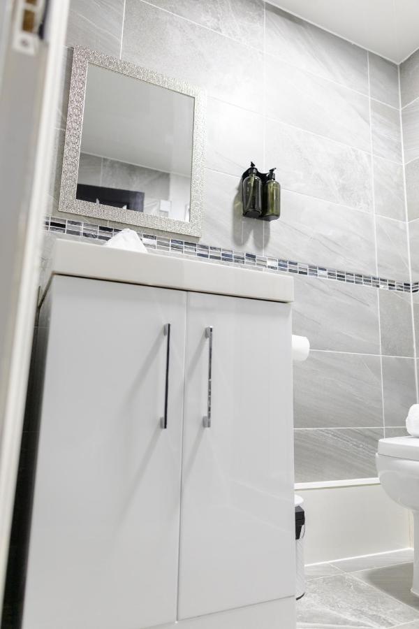 Chic Urban 2 Bedroom Apartments Cardiff Exterior photo